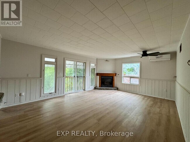Photo - 112 Baseline Rd E