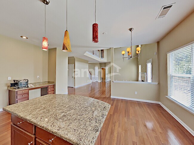 Photo - 1380 Grey Rock Way