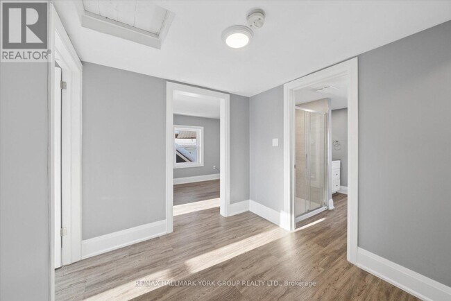 Photo - 16 Albert St N Unité Upper