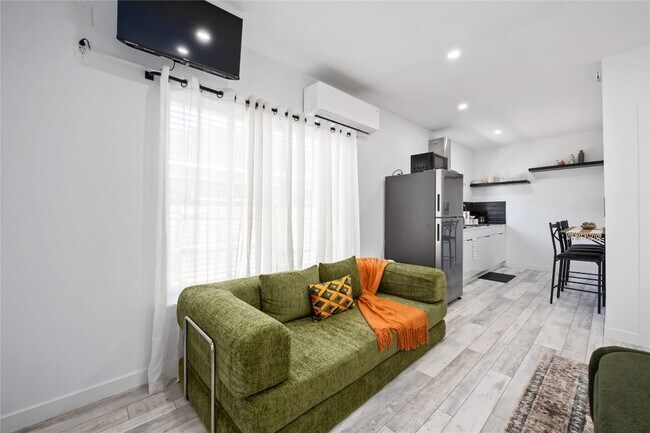 Photo - 4208 Clay St