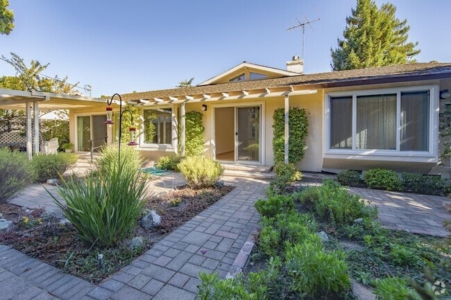 Building Photo - European Flair! Rental