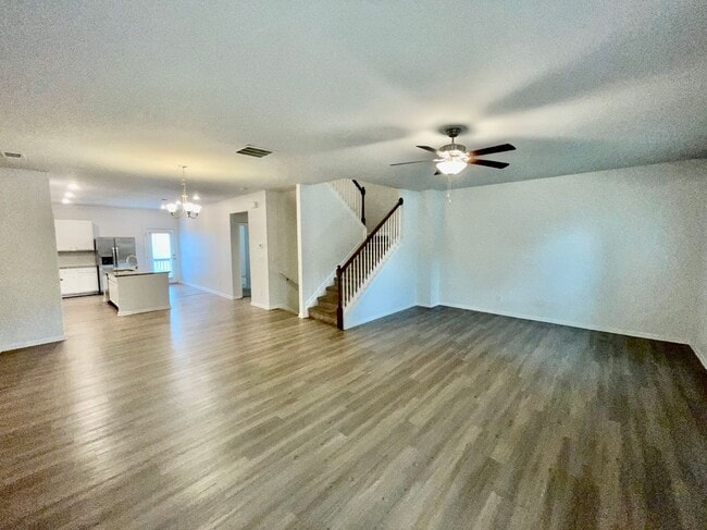 Photo - 525 Ruths Dr