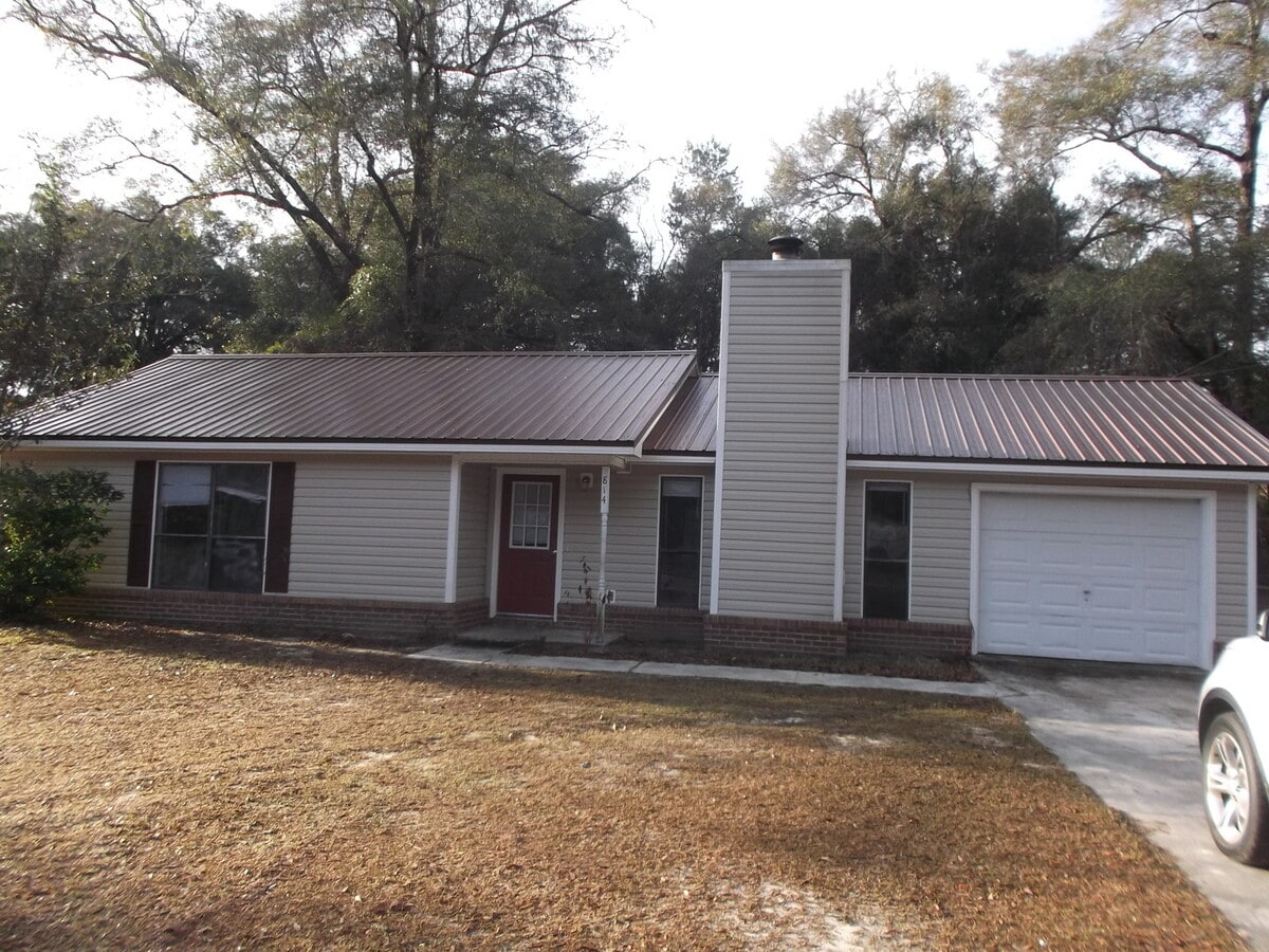 Photo - 814 Old Newton Rd