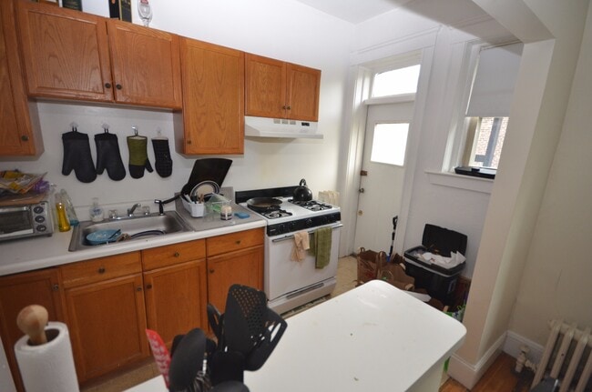 Building Photo - 1774 Beacon St Unit 6 Rental