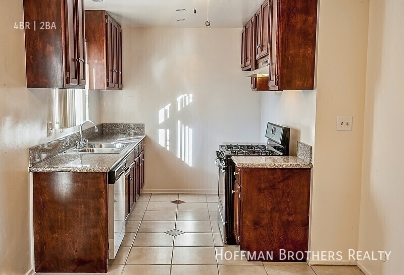 Photo - 1439 S Point View St Unidad 3