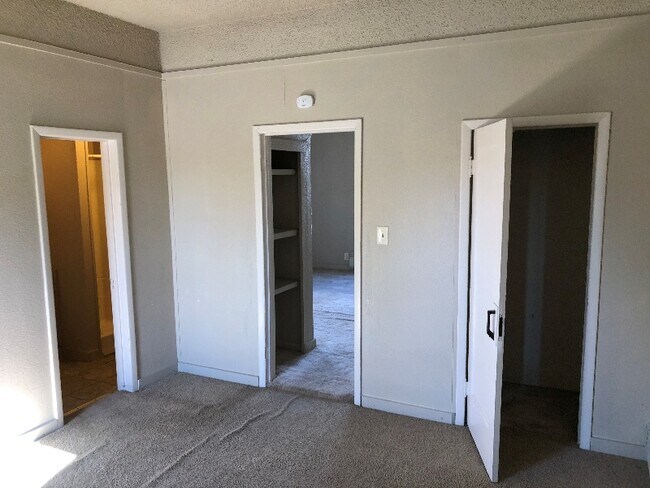 Photo - 746 Cook Ave