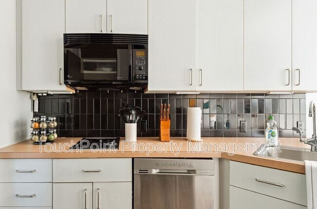 Photo - 514 W 10th St Unidad #205