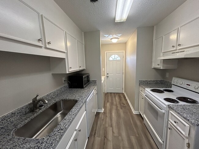 Building Photo - 2016 Hobbs Rd SE Rental