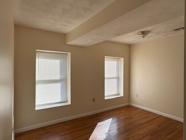 Photo - 12 Paris St Unit 3