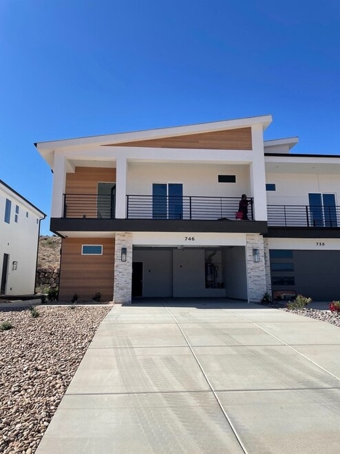 746 E Desert Cactus Dr