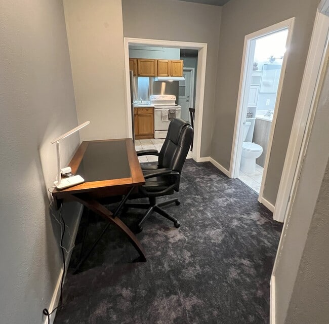 Unit D 2BR Work Station