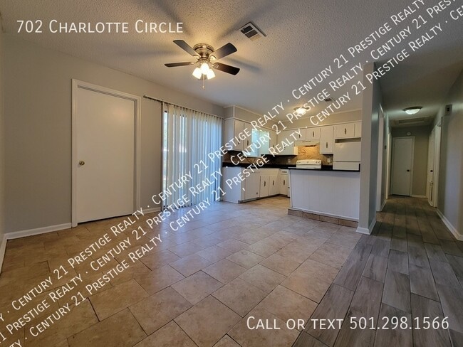 Photo - 702 Charlotte Cir