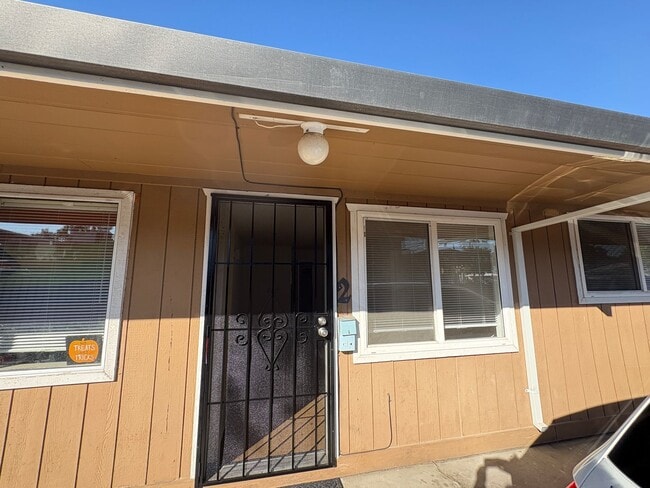 Building Photo - 1621 Sacramento Ave Unit 2