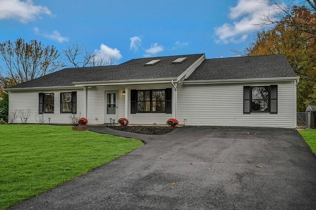 Photo - 21 Crater Lake Dr