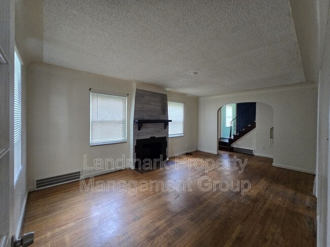 Photo - 15205 Maplewood Ave