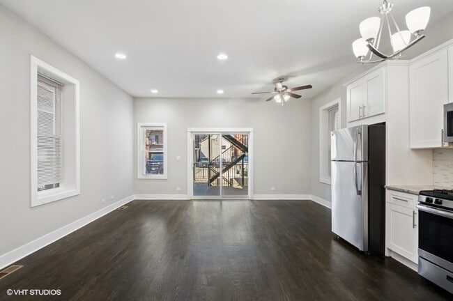 Building Photo - 1422 Chestnut W St Unit 1R