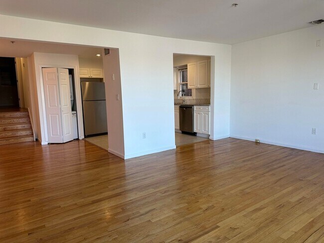 Photo - 8911 Riverside Pl