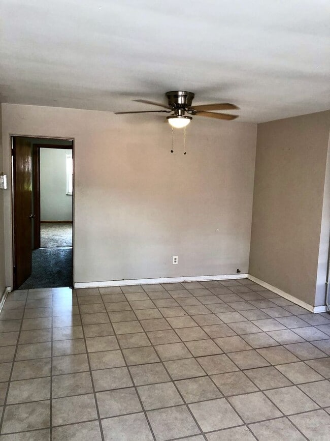 Photo - *** Spacious Oakland Apartment * Pet Friendly * Walk to Pitt & CMU * Close to Everything * Renova... Unidad 1