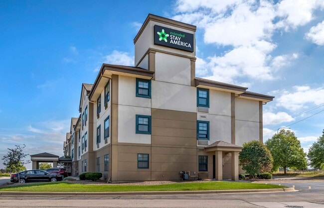 Furnished Studio-Chicago - Romeoville - Bollingbrook