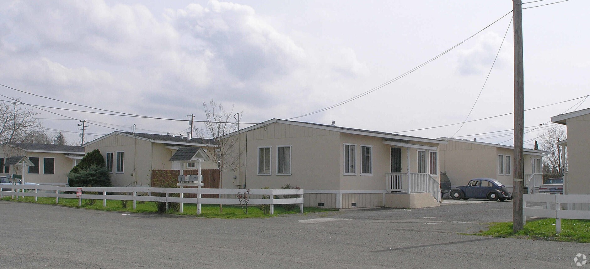 Photo - 1913-1927 Broadway St