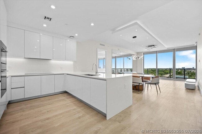 Building Photo - 220 Lake Shore Dr Unit 917