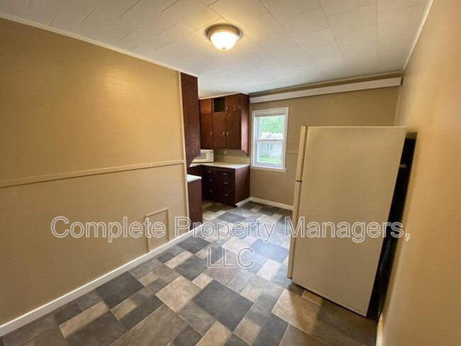 Photo - 220 E 7th St