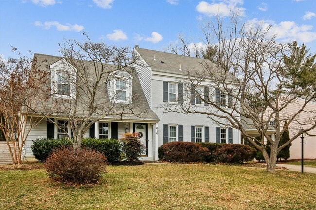 Building Photo - Fabulous 5BR 2.5BA Located in Close in Roc...