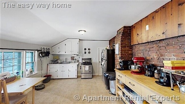 Building Photo - 58 Atherton St