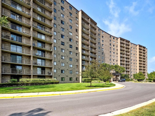 Building Photo - 6340 Americana Dr Unit 1202