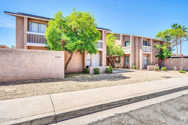 Building Photo - 2845 E Tracy Ln Rental