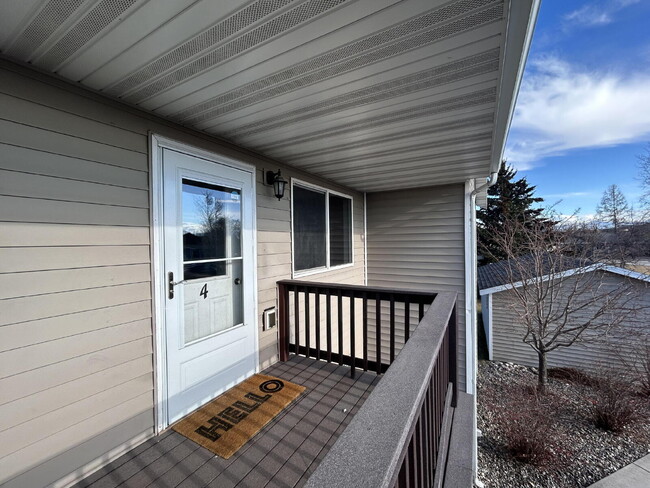 Photo - 2 Bed / 1 Bath Upstairs Condo with Garage. Convenient location Unidad 4