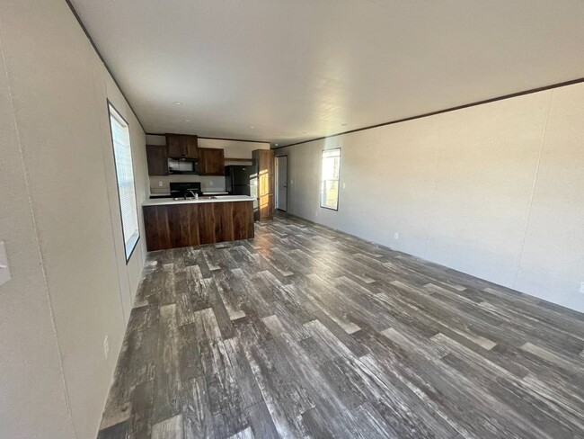 Photo - 107 S 6th St