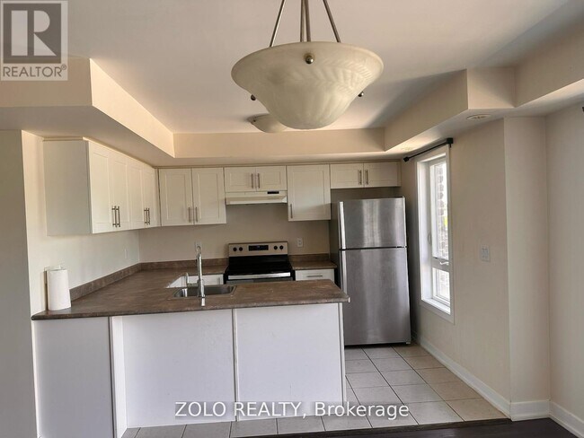 Photo - 10 Westmeath Ln