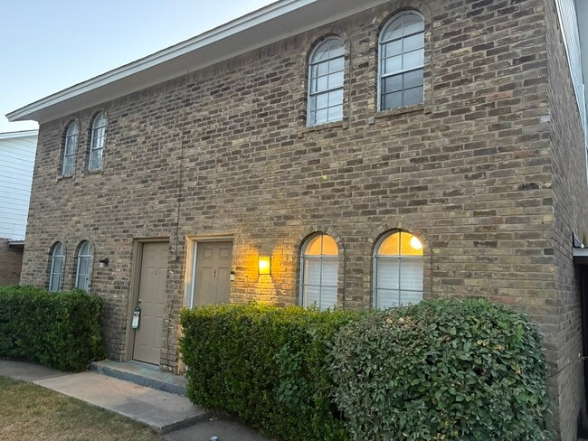Building Photo - 1728 W Sanford St Unit J