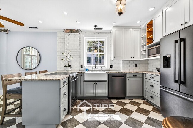 Building Photo - Live in the Heart of Harleston Village!