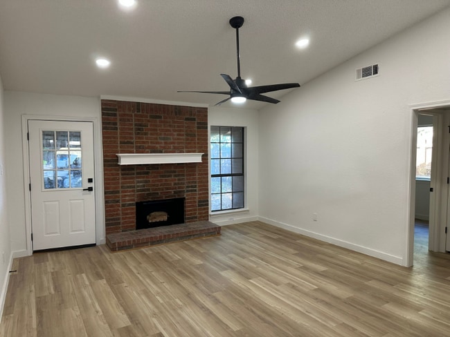 Photo - 301 Sheffield Dr