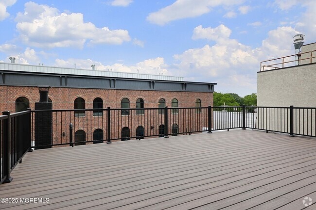 Building Photo - 14 W Front St Unit 2R Rental