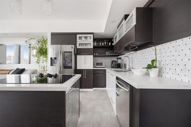 Photo - 690 SW 1st Ct Unit PHI10