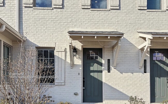 Building Photo - Charming 3BR/3BA Hoover Home with Fenced-In Yard & Modern LVP Flooring