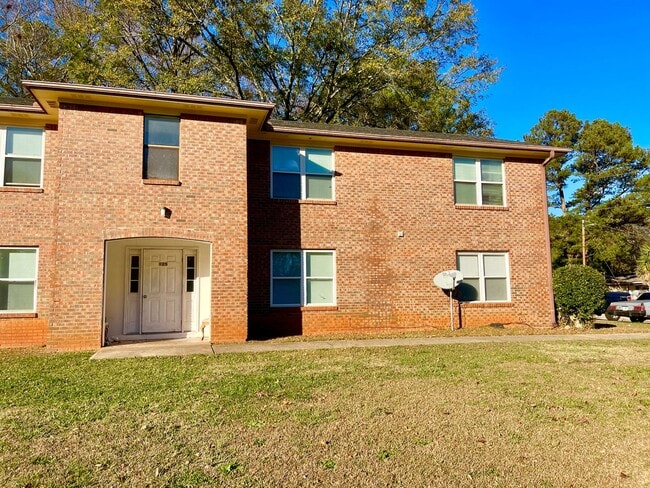 Building Photo - Welcome to this charming home located in S...
