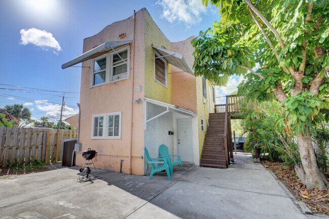 Building Photo - 325 N L St Rental