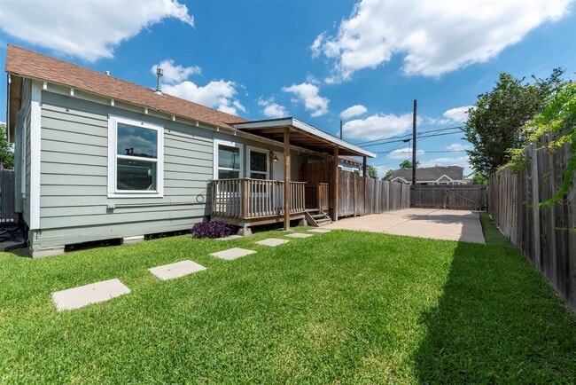 Photo - 1121 Panama St