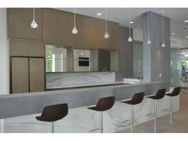 551 NE 39th St Unit B6