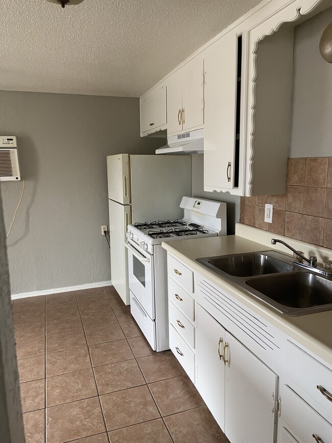 Photo - 410 E Walnut St Unit 4