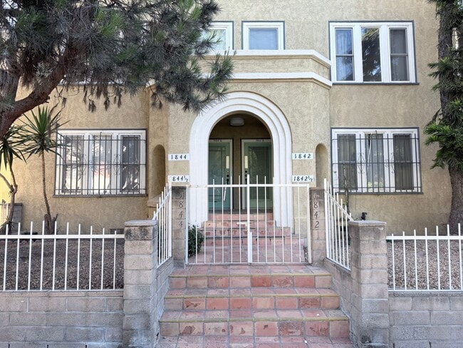 Building Photo - 1844 1/2-1844 1/2 N Mariposa Ave Unit 1844