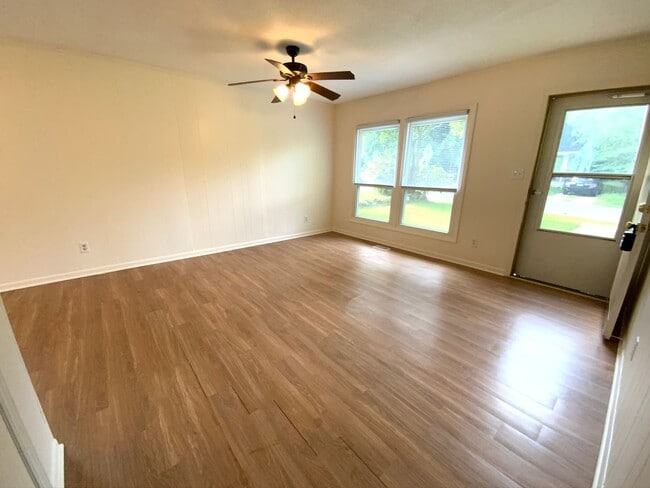 Photo - Updated 3 bedroom house in great location ...