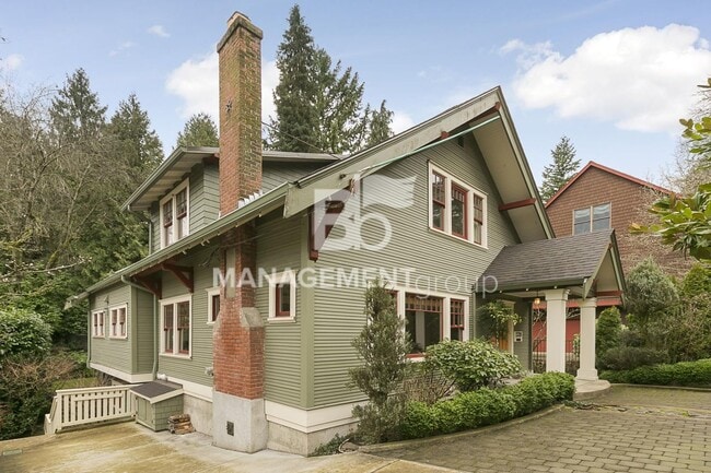 Building Photo - Stunning Historic Bungalow Just Minutes From City Center!