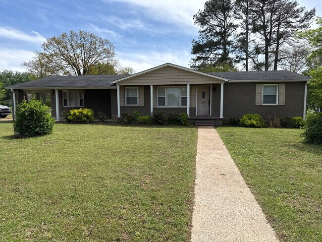 Building Photo - "Charming 4-Bedroom Home with Hardwood Floors on Ready Section Road!"