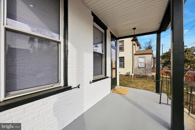 Building Photo - 606 Vernon St