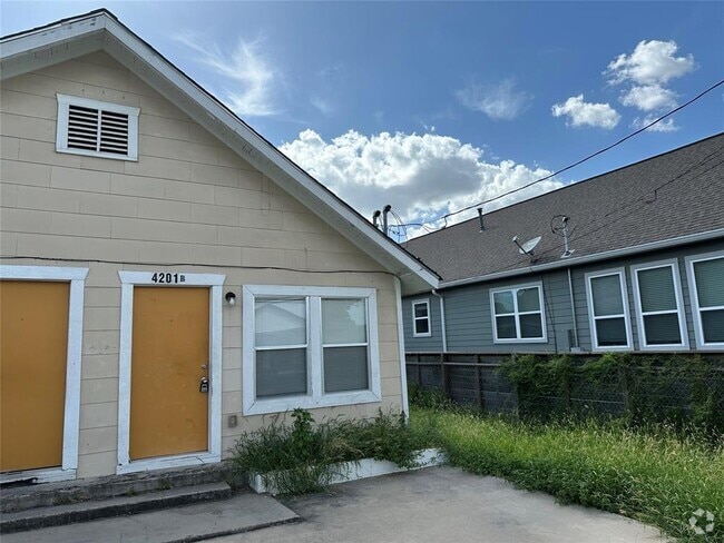 Building Photo - 4201 Chapman St Unit B Rental